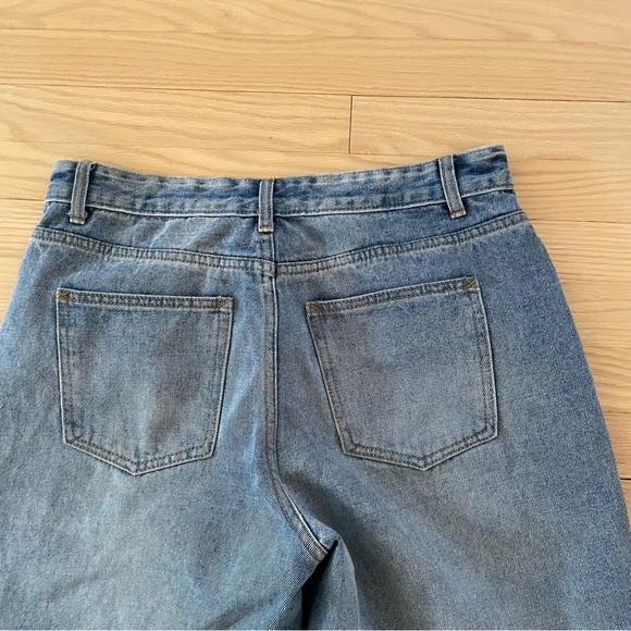 Pretty Little Thing High Rise Light Wash Distressed Baggy Loose Jeans - Picture 7 of 10